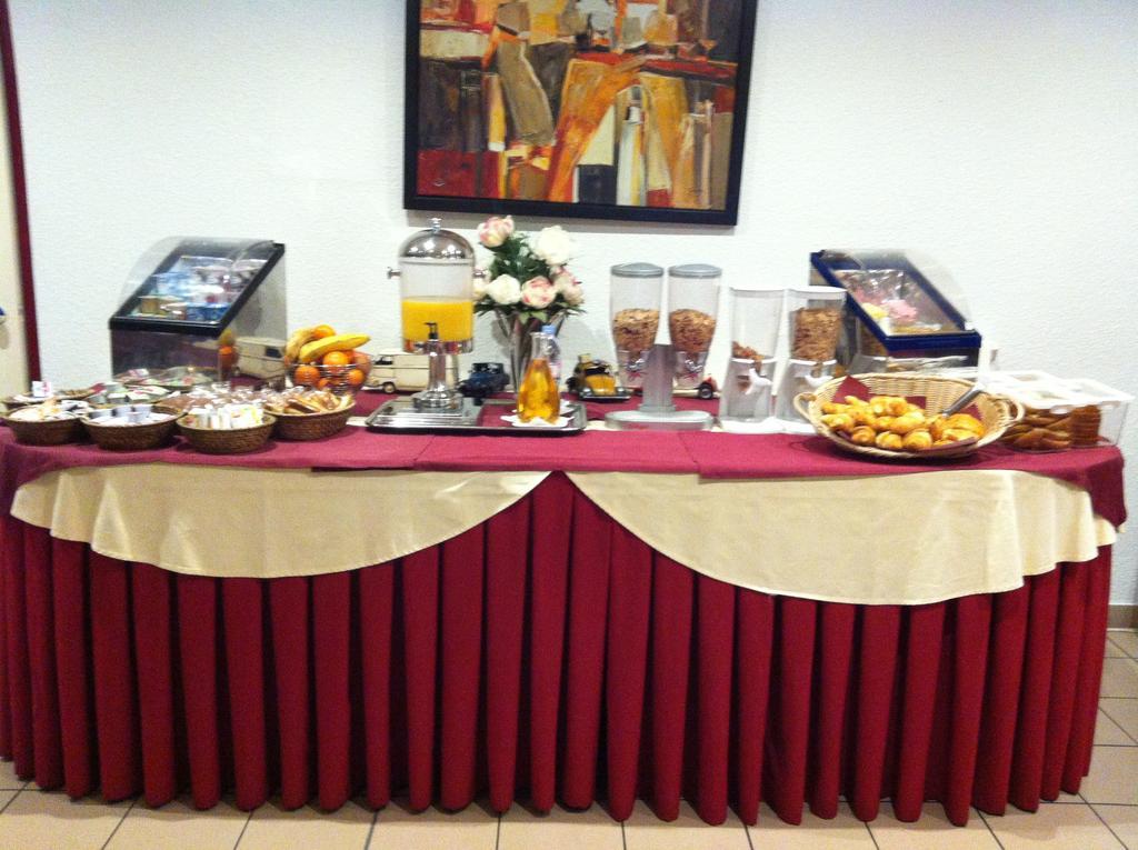 Comfort Hotel Poissy Technoparc 외부 사진