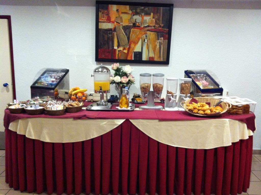 Comfort Hotel Poissy Technoparc 외부 사진